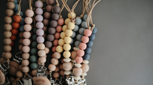 Load image into Gallery viewer, Soother Clip  Ari - Blush
